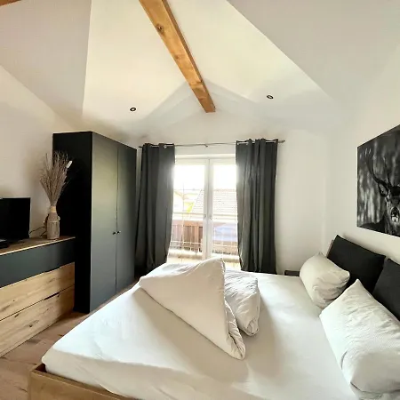 Penthouse Brixen 公寓 *
