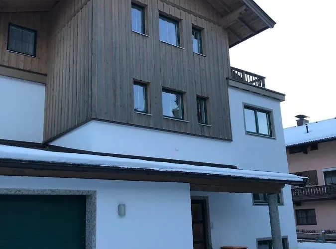 Penthouse Brixen شقة